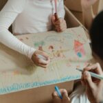 Cum să organizezi arta copiilor: sfaturi practice pentru părinți